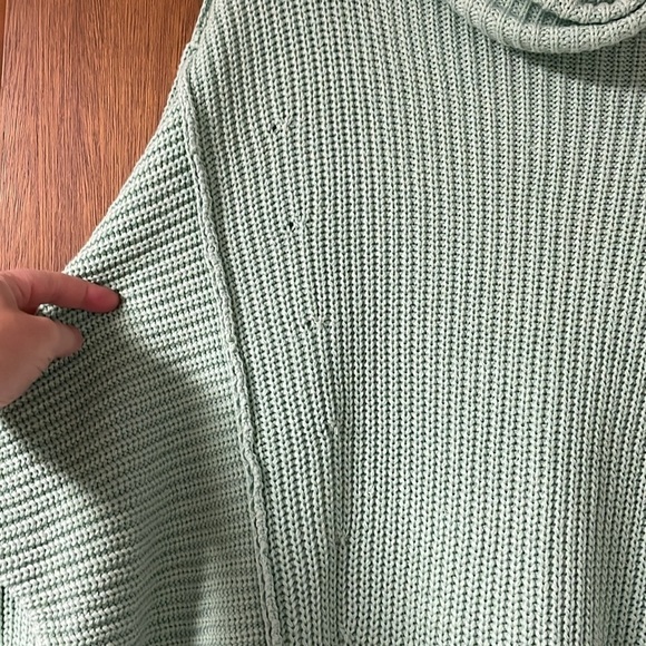 Zenana size XL mint green colored turtleneck tunic sweater with ballon sleeves - Picture 5 of 9